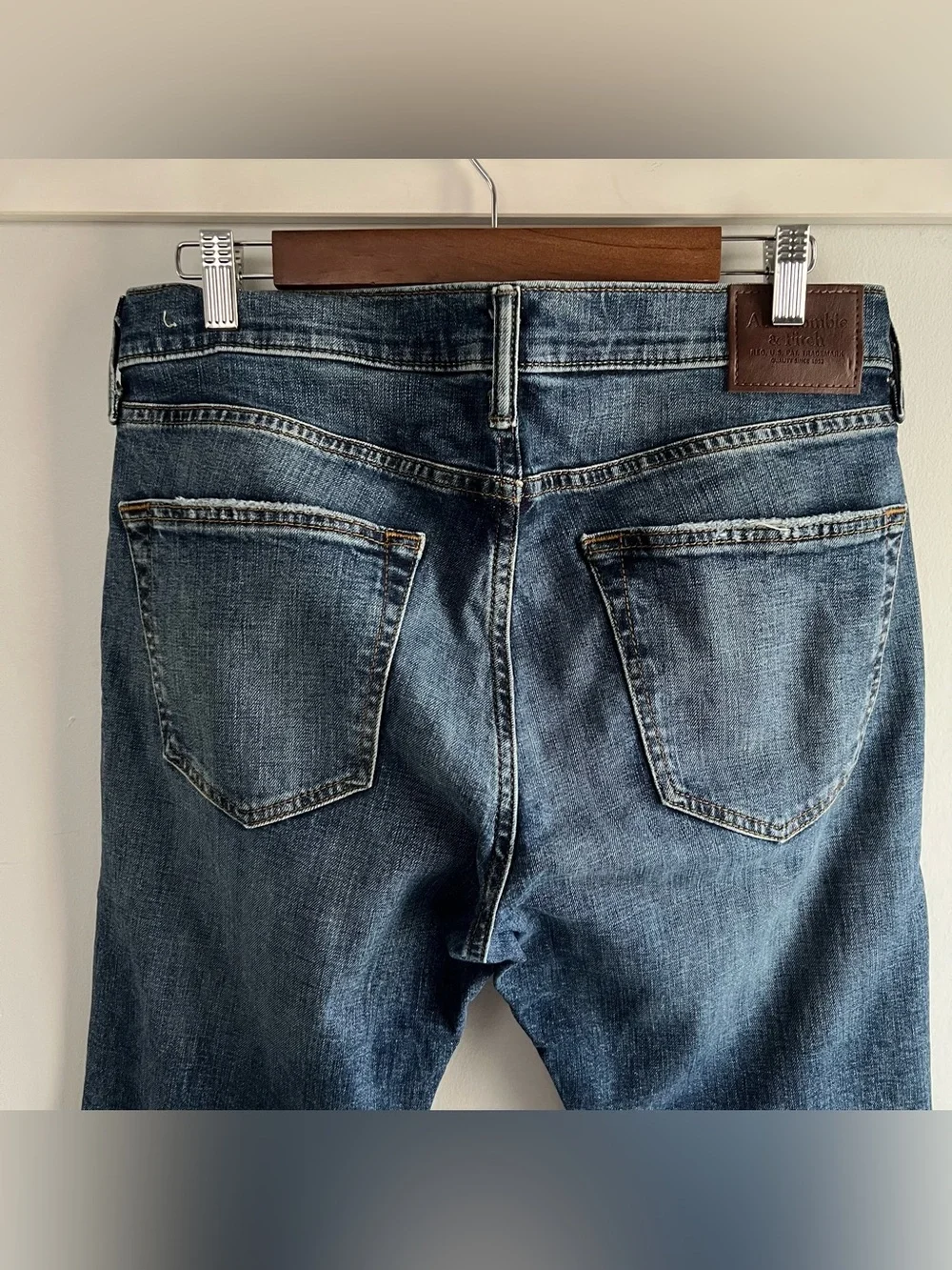 NWT Abercrombie & Fitch Rustin Athletic Skinny Jeans Distressed 31x30 Stretch